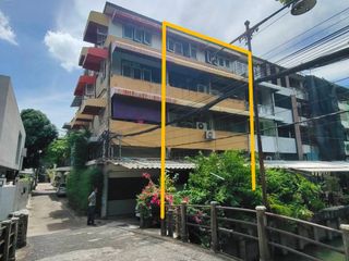 For sale 4 bed retail Space in Dusit, Bangkok