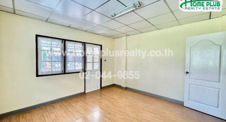 À vendre 2 chambres maison de ville à Bang Sao Thong, Samut Prakan