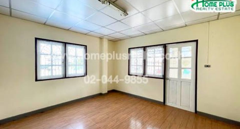 À vendre 2 chambres maison de ville à Bang Sao Thong, Samut Prakan