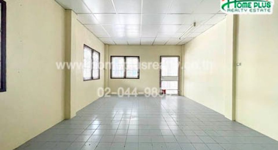 À vendre 2 chambres maison de ville à Bang Sao Thong, Samut Prakan