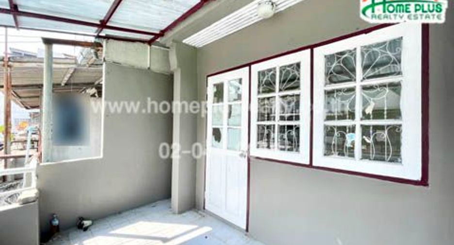 À vendre 2 chambres maison de ville à Bang Sao Thong, Samut Prakan