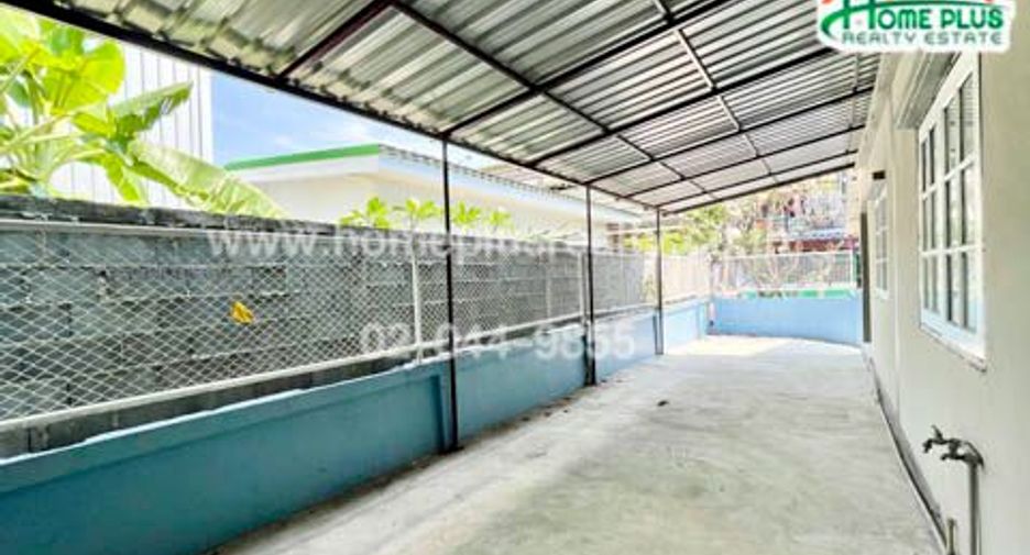 À vendre 2 chambres maison de ville à Bang Sao Thong, Samut Prakan