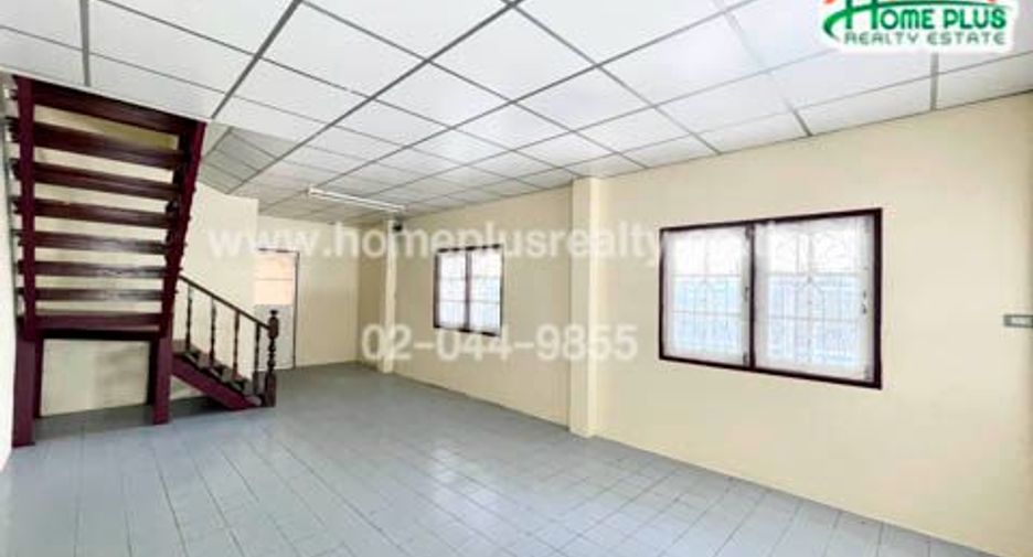 À vendre 2 chambres maison de ville à Bang Sao Thong, Samut Prakan
