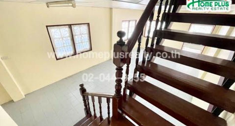 À vendre 2 chambres maison de ville à Bang Sao Thong, Samut Prakan