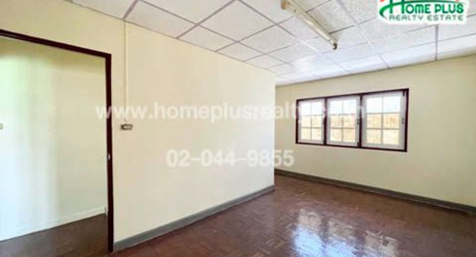 À vendre 2 chambres maison de ville à Bang Sao Thong, Samut Prakan