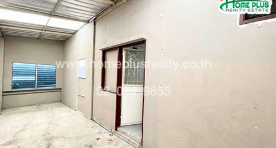 À vendre 2 chambres maison de ville à Bang Sao Thong, Samut Prakan