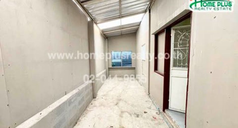 À vendre 2 chambres maison de ville à Bang Sao Thong, Samut Prakan