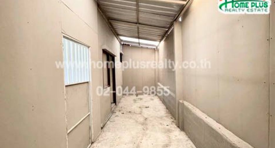 À vendre 2 chambres maison de ville à Bang Sao Thong, Samut Prakan