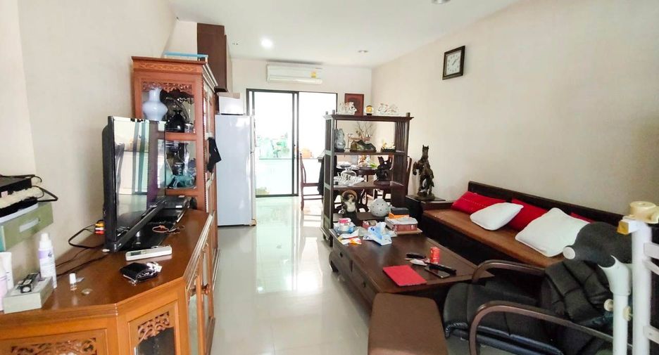 Reihenhaus zum Kauf mit 3 Zimmer in Phasi Charoen, Bangkok