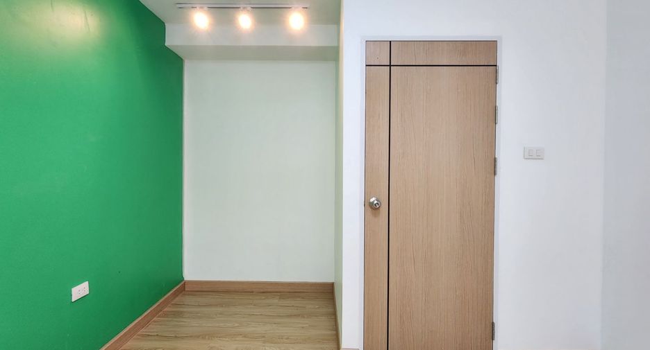 Wohnung zum Kauf mit 1 Zimmer in Bang Khun Thian, Bangkok