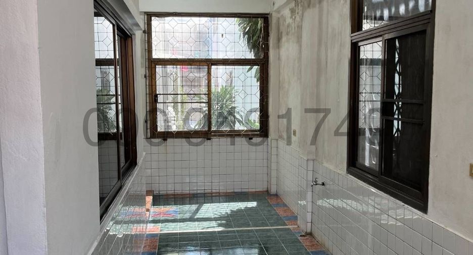 For rent 3 ベッドルーム townhouse in Rat Burana, Bangkok