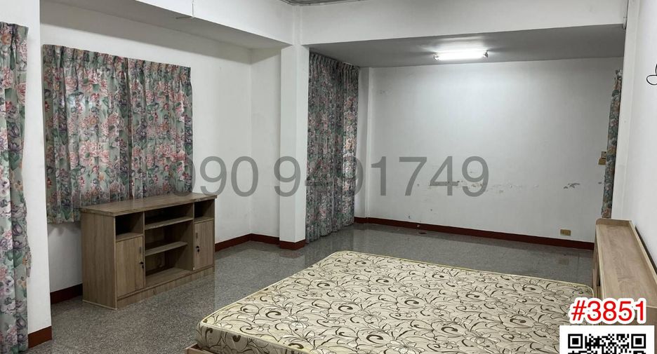 For rent 3 ベッドルーム townhouse in Rat Burana, Bangkok