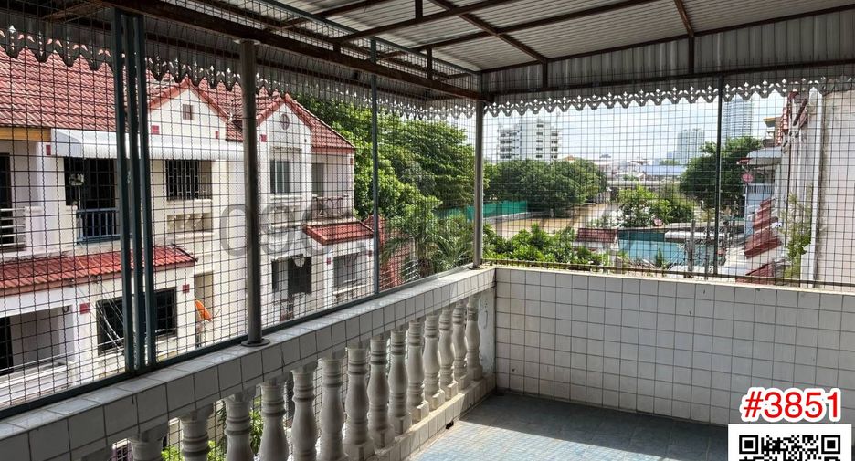 For rent 3 ベッドルーム townhouse in Rat Burana, Bangkok