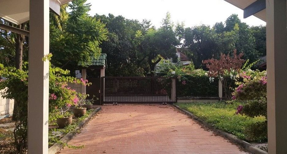 For rent 4 bed house in Saphan Sung, Bangkok