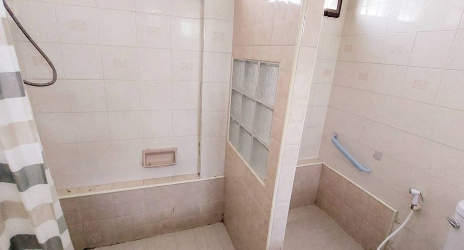 For sale 3 bedrooms house in Taling Chan, Bangkok