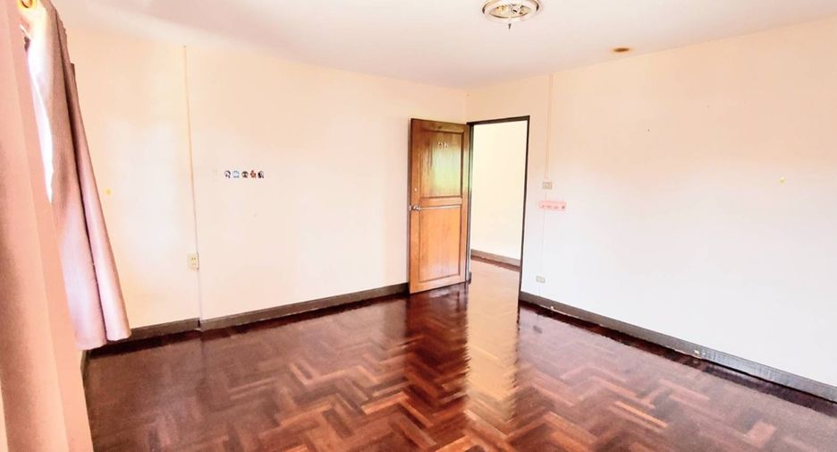 For sale 3 bedrooms house in Taling Chan, Bangkok