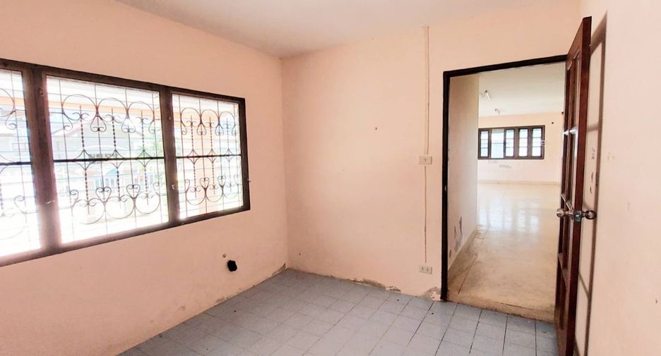 For sale 3 bedrooms house in Taling Chan, Bangkok