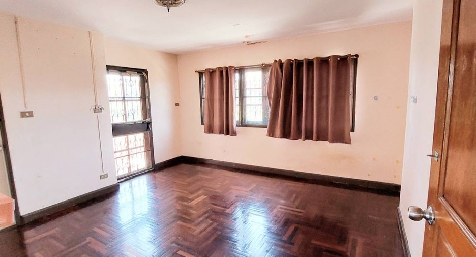 For sale 3 bedrooms house in Taling Chan, Bangkok