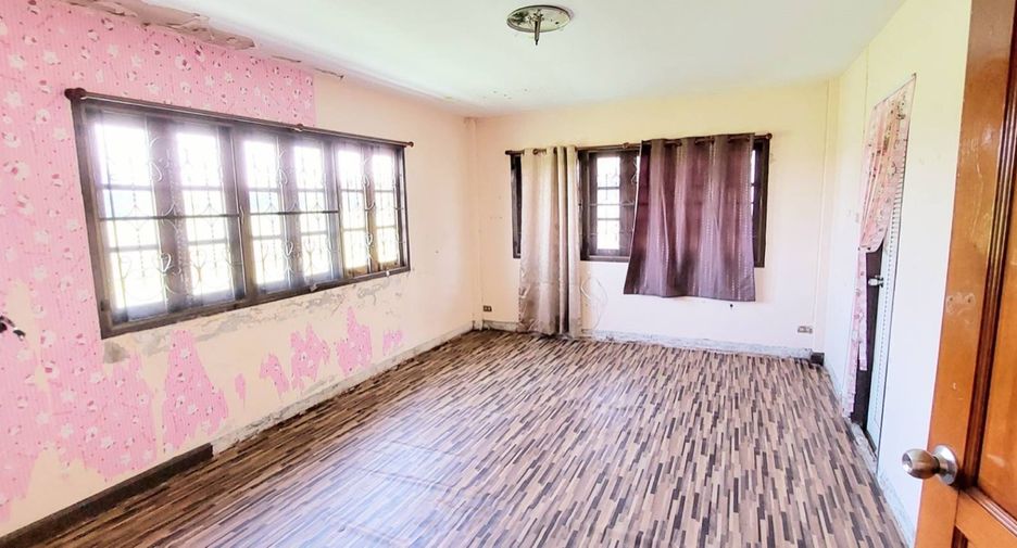 For sale 3 bedrooms house in Taling Chan, Bangkok
