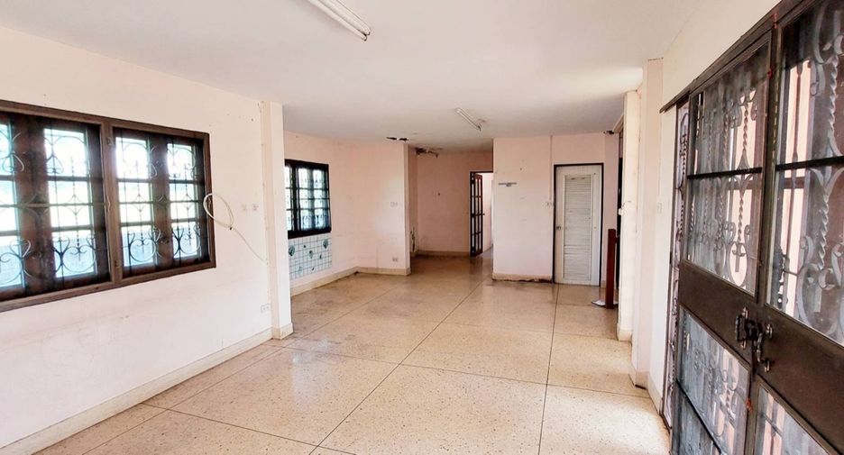 For sale 3 bedrooms house in Taling Chan, Bangkok