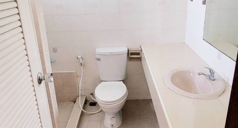 For sale 3 bedrooms house in Taling Chan, Bangkok