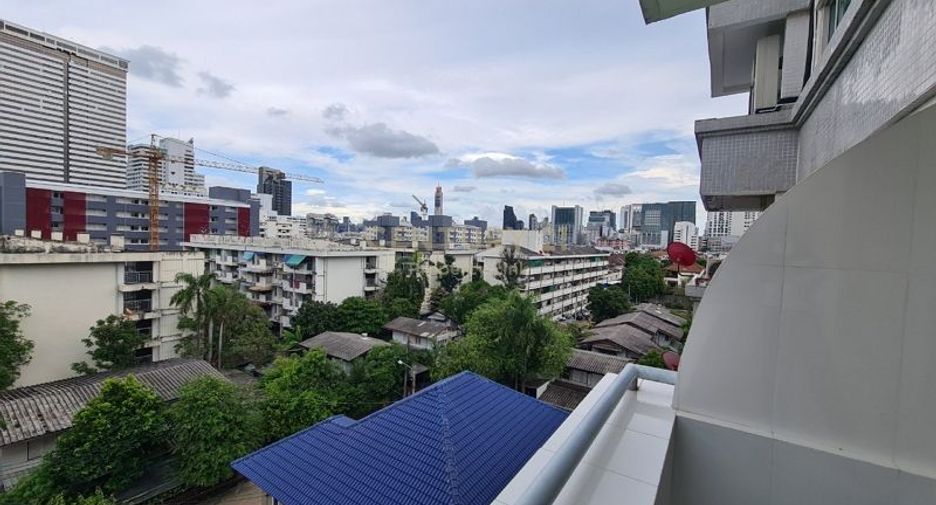 For sale 1 bed apartment in Phaya Thai, Bangkok