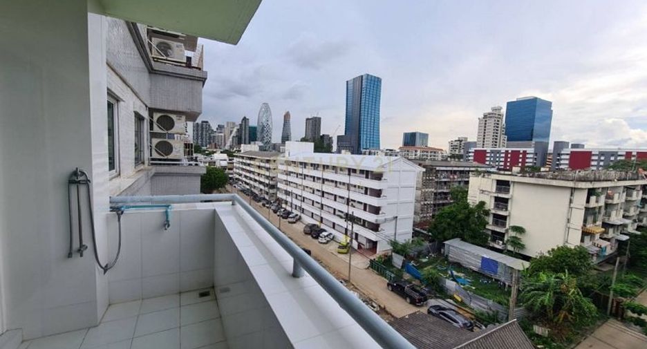 For sale 1 bed apartment in Phaya Thai, Bangkok