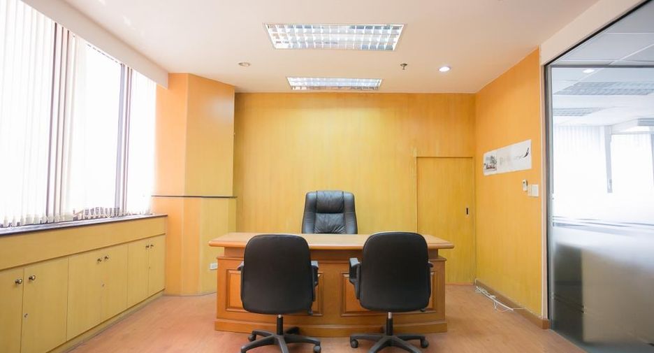 For rent and for sale 6 bed office in Huai Khwang, Bangkok