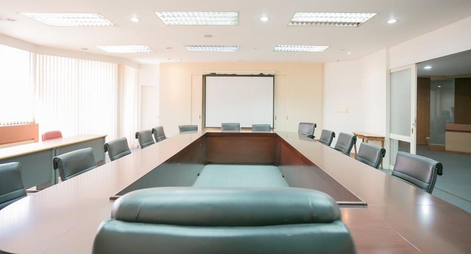 For rent and for sale 6 bed office in Huai Khwang, Bangkok
