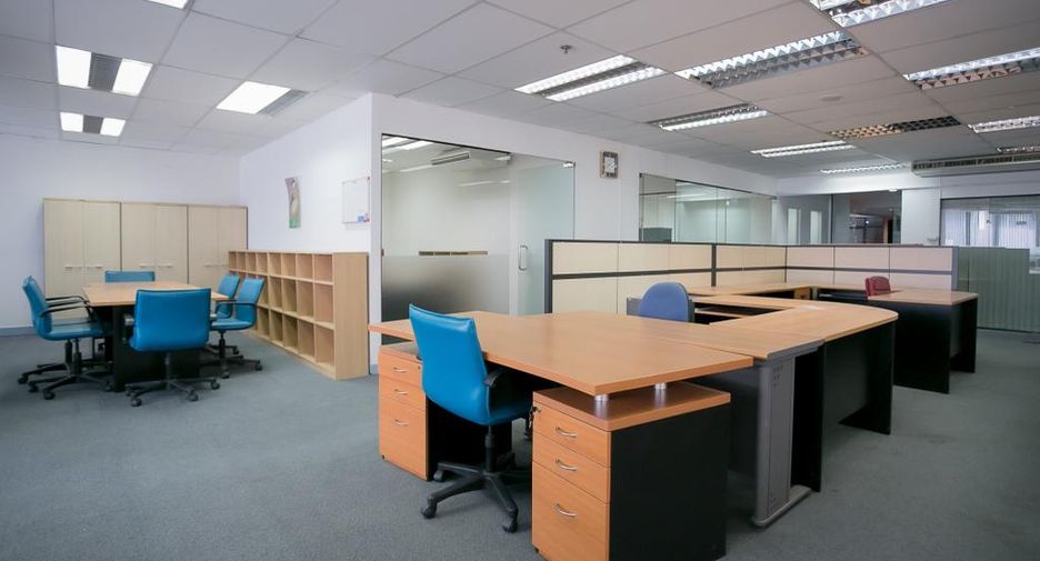 For rent and for sale 6 bed office in Huai Khwang, Bangkok
