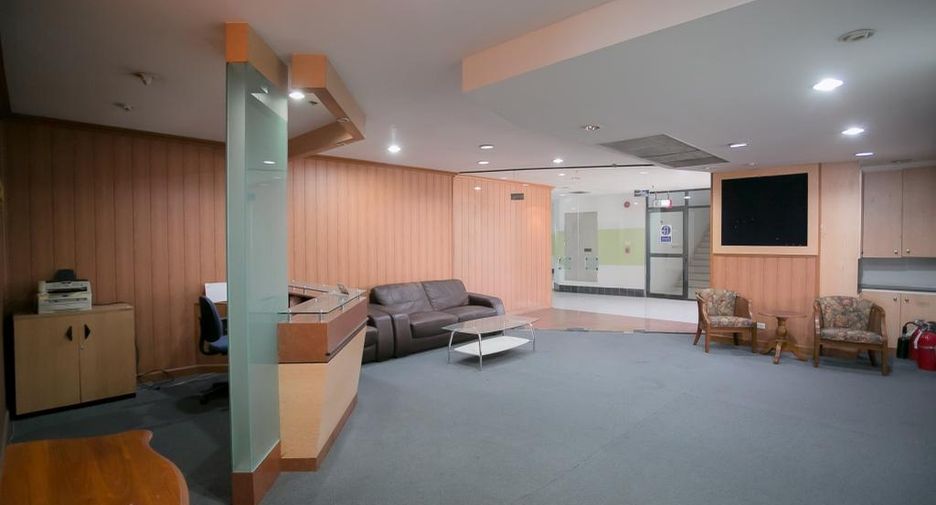 For rent and for sale 6 bed office in Huai Khwang, Bangkok