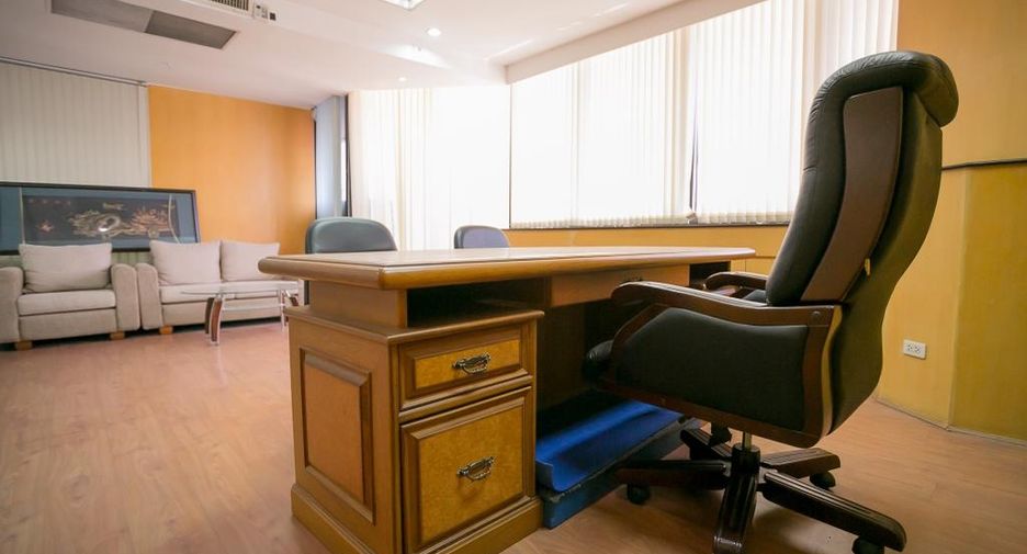 For rent and for sale 6 bed office in Huai Khwang, Bangkok
