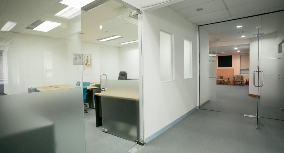 For rent and for sale 6 bed office in Huai Khwang, Bangkok