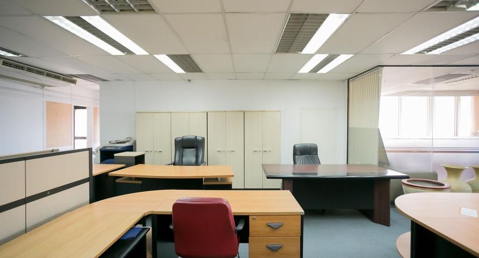 For rent and for sale 6 bed office in Huai Khwang, Bangkok