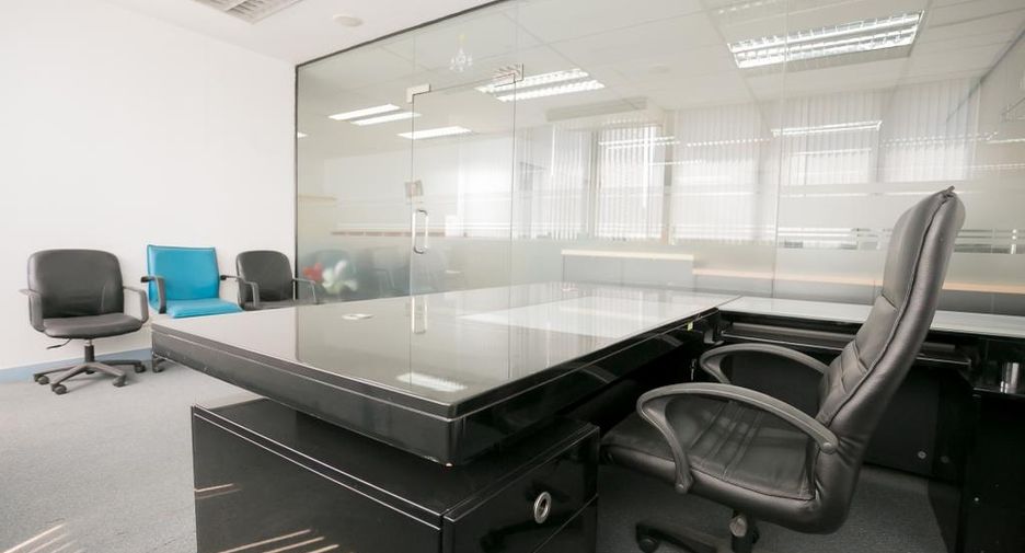 For rent and for sale 6 bed office in Huai Khwang, Bangkok