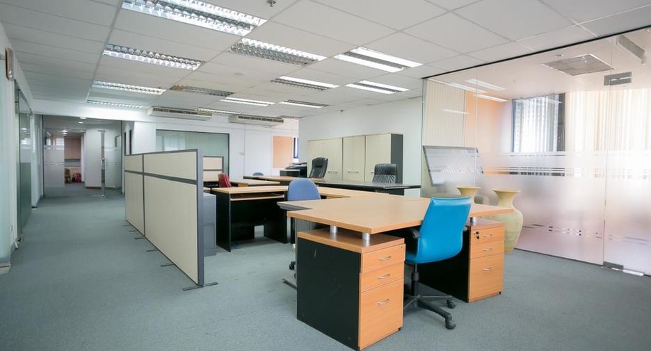 For rent and for sale 6 bed office in Huai Khwang, Bangkok