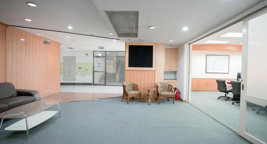 For rent and for sale 6 bed office in Huai Khwang, Bangkok