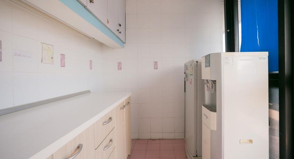 For rent and for sale 6 bed office in Huai Khwang, Bangkok