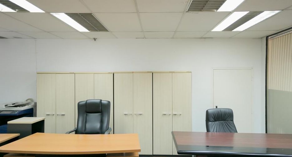For rent and for sale 6 bed office in Huai Khwang, Bangkok