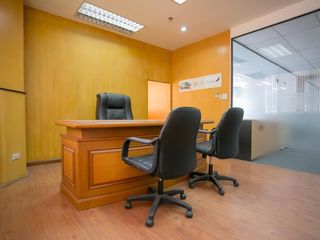 For rent and for sale 6 bed office in Huai Khwang, Bangkok