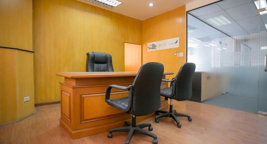 For rent and for sale 6 bed office in Huai Khwang, Bangkok