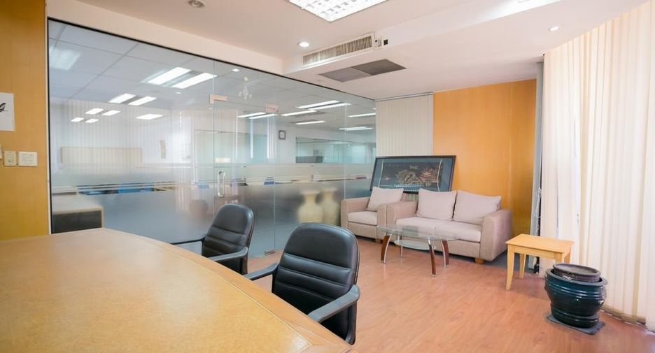 For rent and for sale 6 bed office in Huai Khwang, Bangkok