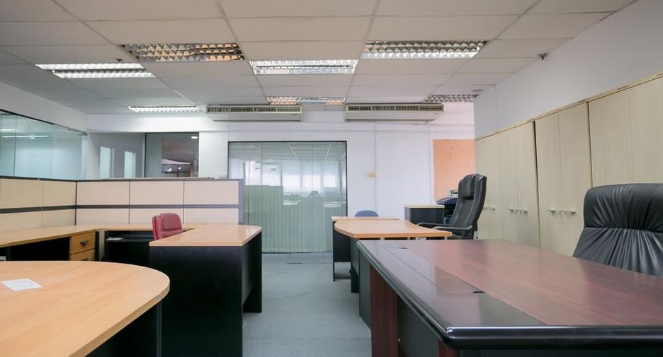 For rent and for sale 6 bed office in Huai Khwang, Bangkok