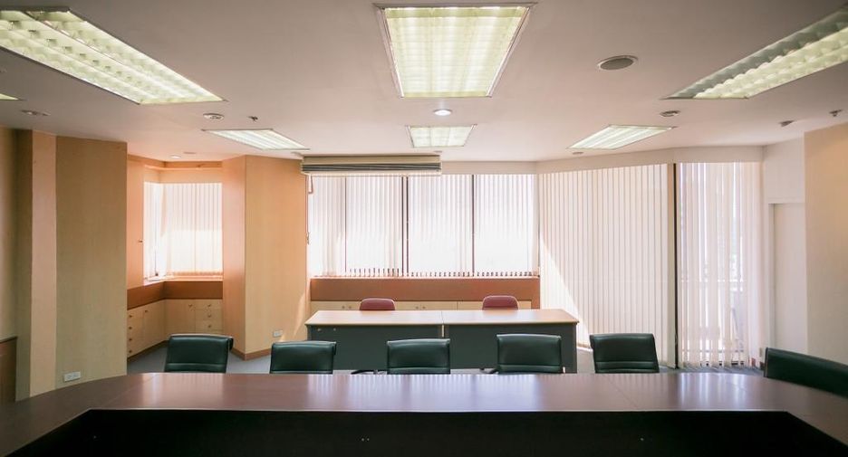 For rent and for sale 6 bed office in Huai Khwang, Bangkok
