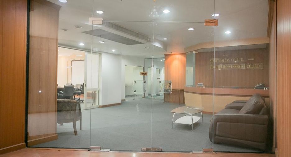 For rent and for sale 6 bed office in Huai Khwang, Bangkok