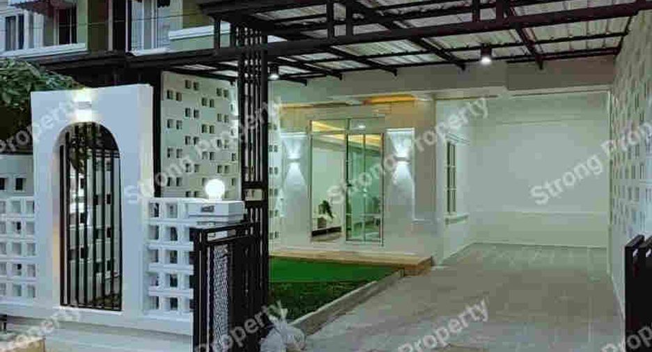 For sale 3 Beds townhouse in Lam Luk Ka, Pathum Thani