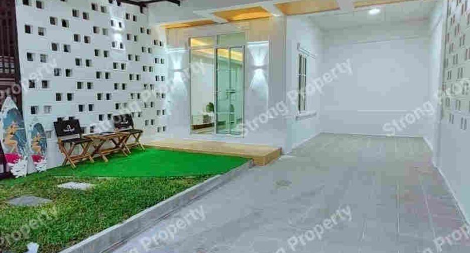 For sale 3 Beds townhouse in Lam Luk Ka, Pathum Thani