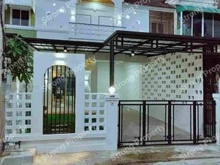 For sale 3 Beds townhouse in Lam Luk Ka, Pathum Thani