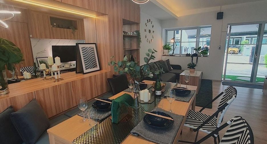 For rent 3 bedrooms townhouse in Prawet, Bangkok
