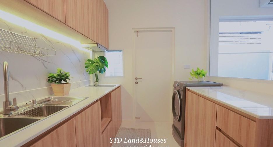 For rent 3 bedrooms townhouse in Prawet, Bangkok